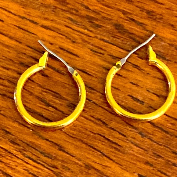 5/$10❤️❤️❤️Vintage 90s Gold Toned Lever Back Post Pierced Earrings - Picture 1 of 3